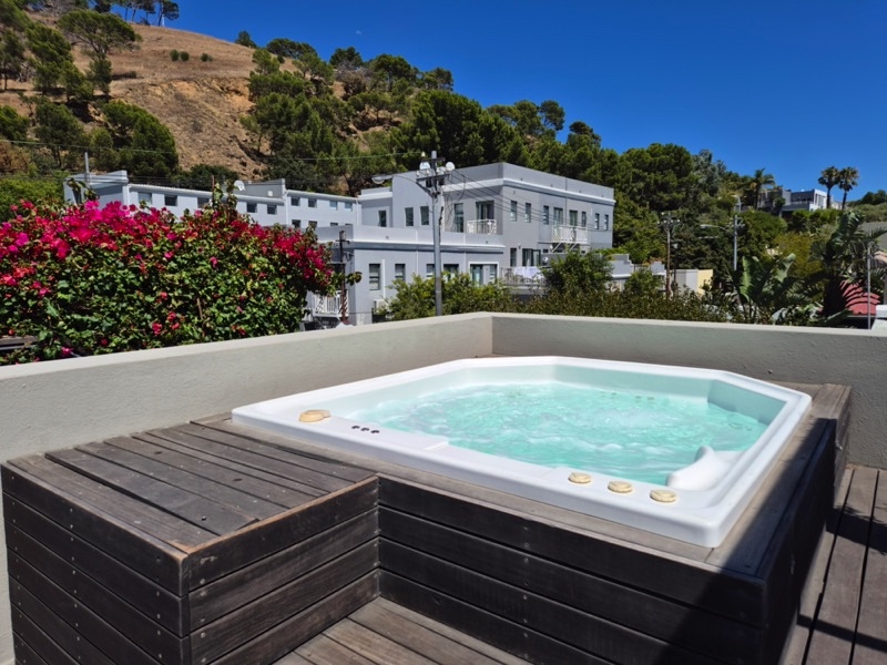 2 Bayview Terrace - hot tub & view