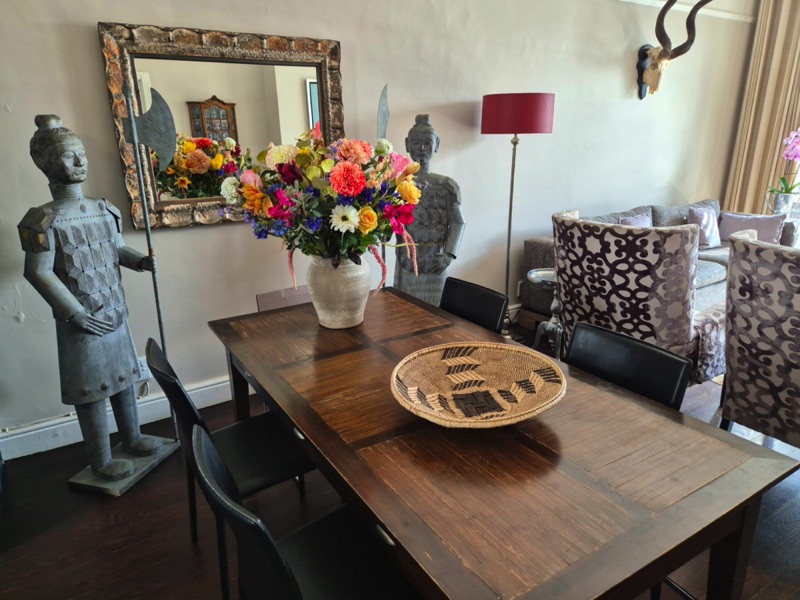 10 Loader Street - dining area