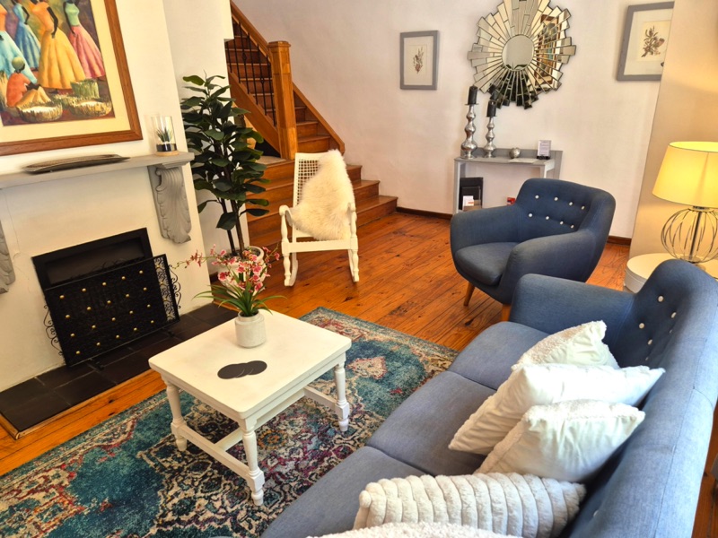 19 Jarvis Street - Living room