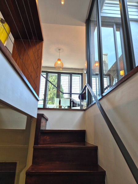 77 Loader Street - staircase
