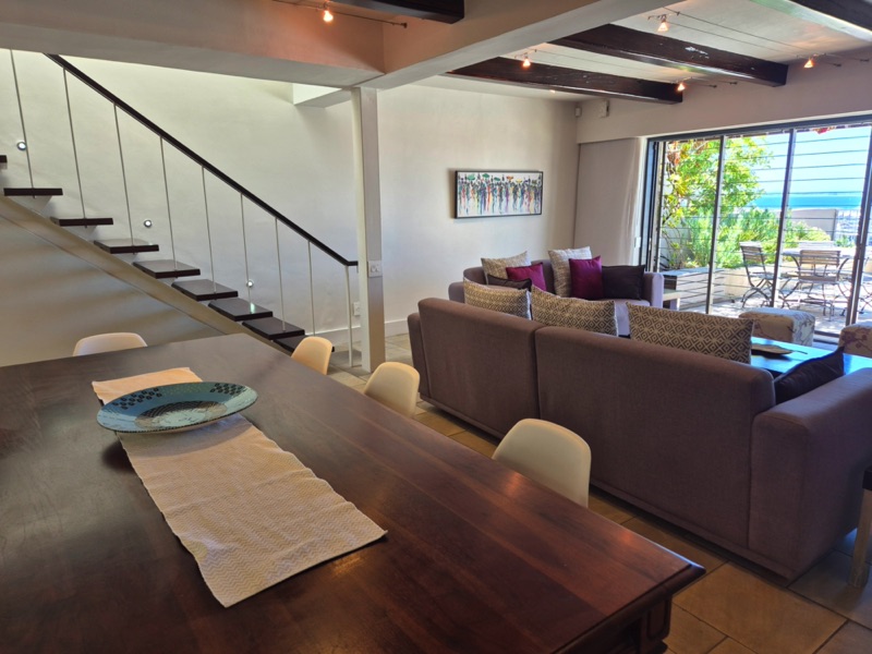 7 Bayview Terrace - dining area