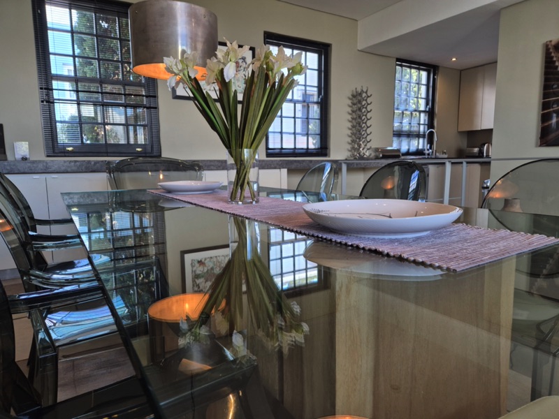 24 Loader Street - dining area