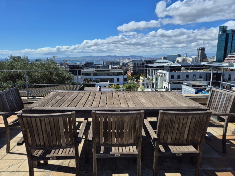 24 Loader Street - roof seating