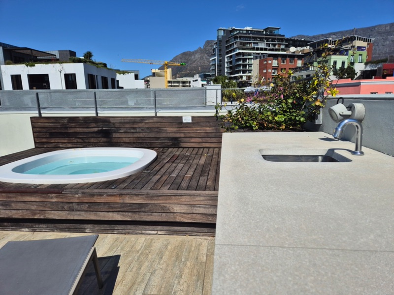 76 Waterkant Street - roof terrace sink & hot tub