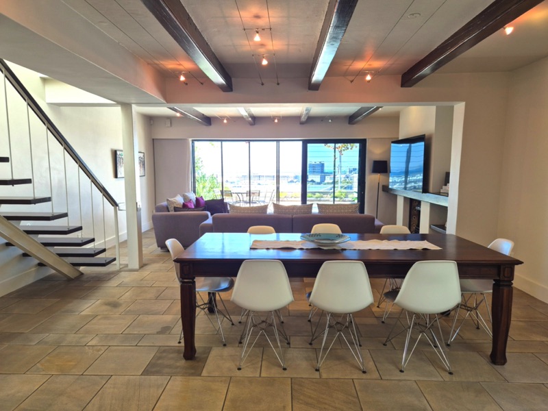 7 Bayview Terrace - dining area and living area