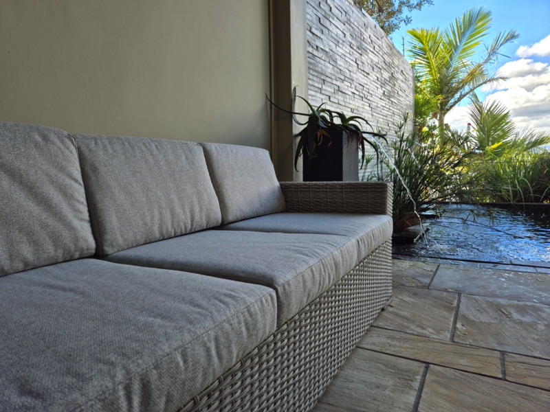 24 Loader Street - garden sofa with pond