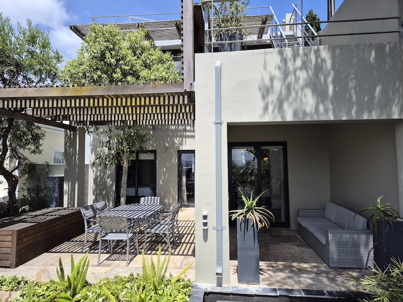 24 Loader Street - exterior garden with pond