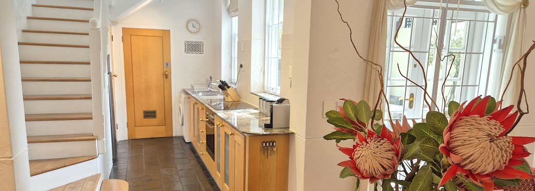 42 Napier Street - dining area & kitchen